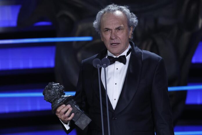 El actor José Coronado El actor José Coronado recoge el premio a Mejor actor de Reparto durante la ceremonia de entrega de la 38 edición de los Premios Goya.
