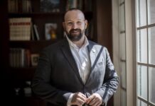 El delegado de la Generalitat de Cataluña (gobierno regional) en el país y Centroamérica, Lleïr Daban