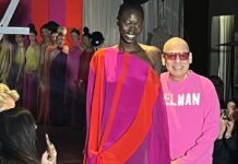 Nabys Vielman, modisto venezolano en Nueva York: "Soy un inmigrante construyendo un sueño" El diseñador venezolano Nabys Vielman camina por la pasarela con una modelo que luce una de sus creaciones