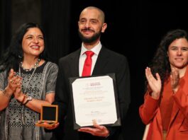 México entrega Premios Nacionales de Artes y Literatura 2023 en el Palacio de Bellas Artes El dramaturgo y director teatral Claudio de Jesús Valdés Kuri recibe el Premio Nacional de Artes y Literatura 2023