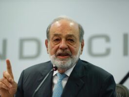 Carlos Slim rechaza favoritismo de López Obrador y afirma que Telmex "ya no es negocio" El magnate mexicano Carlos Slim