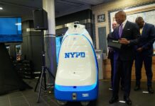 Según informó este viernes The New York Times, "K5", que pesaba 200 kilos y no podía desplazarse por las escaleras, pasó parte de su etapa laboral aparcado y cargando baterías en un local vacío del subterráneo.