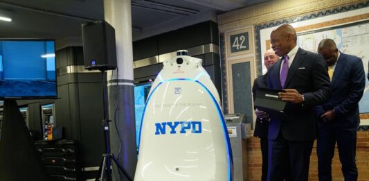 Según informó este viernes The New York Times, "K5", que pesaba 200 kilos y no podía desplazarse por las escaleras, pasó parte de su etapa laboral aparcado y cargando baterías en un local vacío del subterráneo.