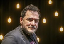 Serrano ha realizado giras por América Latina, con éxitos de ventas en países como Argentina, temas ambientados en Chile o colaboraciones con músicos latinos como los cubanos Pablo Milanés y Silvio Rodríguez.