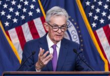 Powell dice que hay que abordar "con cuidado" las posibles bajadas de tipos de interés Jerome Powell