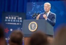 Biden ha cargado contra su rival y antecesor en la Casa Blanca. "El tipo al que nos enfrentamos no está a favor de nada. Está en contra de todo", ha advertido.
