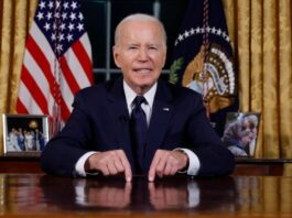 Biden fue preguntado sobre si anunciará sanciones en respuesta a la muerte de Navalni, de la que EE.UU. responsabiliza a Rusia, ante lo que el mandatario respondió: "Estamos mirando diferentes opciones", sin dar más detalles.