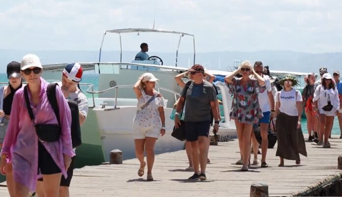 Un total de 742.229 de turistas llegaron por vía aérea, un 10 % más que el mismo mes de 2023, mientras que 321.754 lo hicieron por cruceros, un 17 % más respecto al enero anterior.