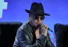El líder de la banda, Maná, Fher Olvera, explicó que el artista madrileño interpretará la mítica canción de la banda ‘Vivir sin aire’.