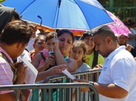 Un juez detiene polémica ley de Texas que autoriza a policías a expulsar migrantes La ley, que se preveía entraba en efecto el próximo lunes, es una de las medidas más drásticas contra los inmigrantes después de una promulgada en 2010 en Arizona.