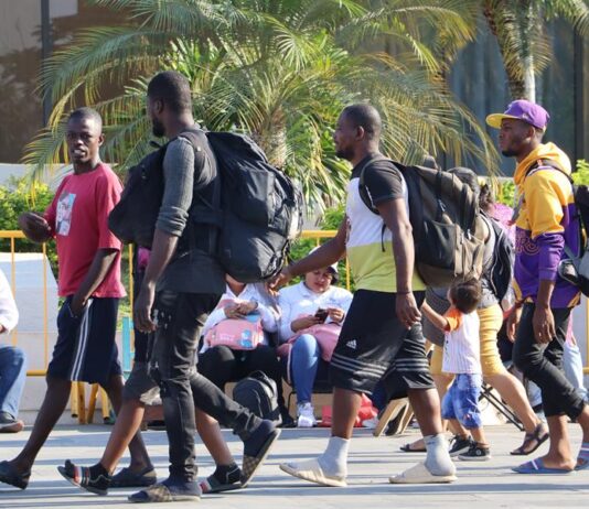 Autoridades rescatan a 221 migrantes, 46 de ellos menores de edad, en el centro de México