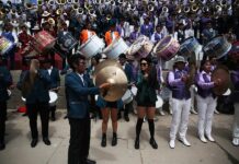 Miles de músicos en Bolivia inauguran uno de los mayores carnavales de Suramérica Las bandas que participaron en el festival acompañarán a las decenas de miles de danzantes que la próxima semana participarán en el Carnaval de Oruro, proclamado en 2001 Obra Maestra del Patrimonio Oral e Inmaterial de la Humanidad de la Unesco.