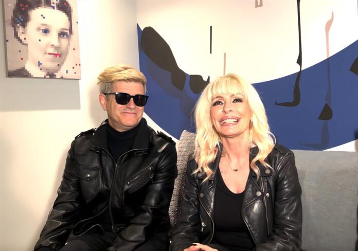 Mery Bas y Mark Dasousa se encuentran de viaje promocional, el grupo señaló además que asistirán esta noche a la gala de entrega del Premio Lo Nuestro de la música latina.