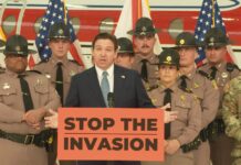 "Necesitamos detener esta invasión de la frontera sur de una vez por todas", dijo hoy DeSantis en una conferencia de prensa en Jacksonville, en la costa noreste de Florida.