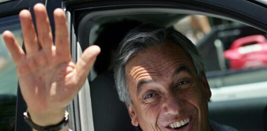El expresidente de Chile Sebastian Piñera murió este martes al estrellarse el helicóptero que al parecer pilotaba sobre el Lago Rengo.