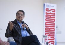 El escritor nicaragüense Sergio Ramírez, Premio Cervantes en 2017, y exvicepresidente de Nicaragua, durante su intervención en el III Festival Literario de América y Europa 'Escribidores', en la que señaló que considera que en la literatura los grandes temas son el amor, la locura, la muerte y el poder, y a él le interesan todos, pero el poder es su "gran fascinación",