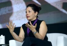 Stephanie Valencia, presidenta y co-fundadora de Equis Institute