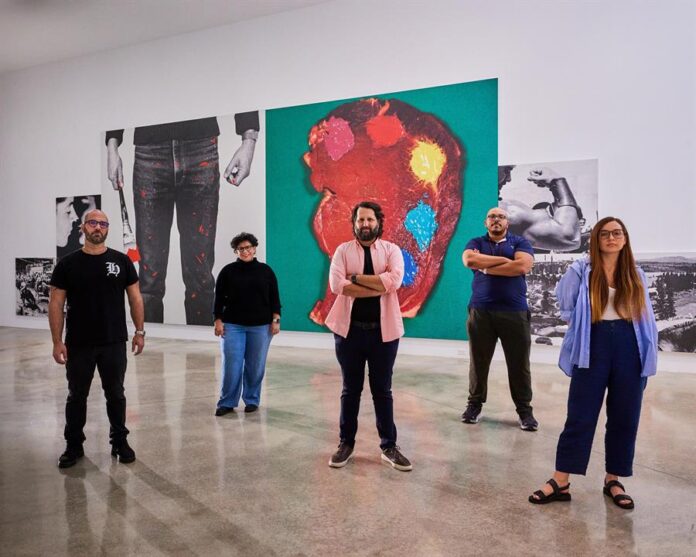 Dramaturgos (desde la izquierda) Marco Ramírez, Carmen Peláez, Michel Hausmann, Aurin Squire, y Tatiana Padiani, autores de las seis obras inéditas que conforman 'The Museum Plays', inspiradas en igual número de obras que forman parte de la colección permanente del museo ubicado en el barrio de Allapattah de Miami, en el sur de Florida.
