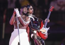 Usher, 'el Rey' del R&B, homenajeó a Michael Jackson durante su espectáculo en el Super Bowl