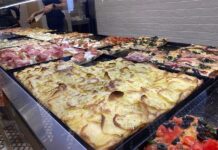 Vista de unas porciones de pizza