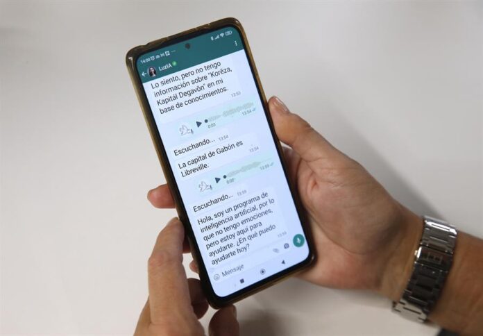 Esta búsqueda por fecha se está implementando ahora y en los próximos días en los dispositivos Android y ya está disponible en iOS, en escritorio para Mac y WhatsApp Web.