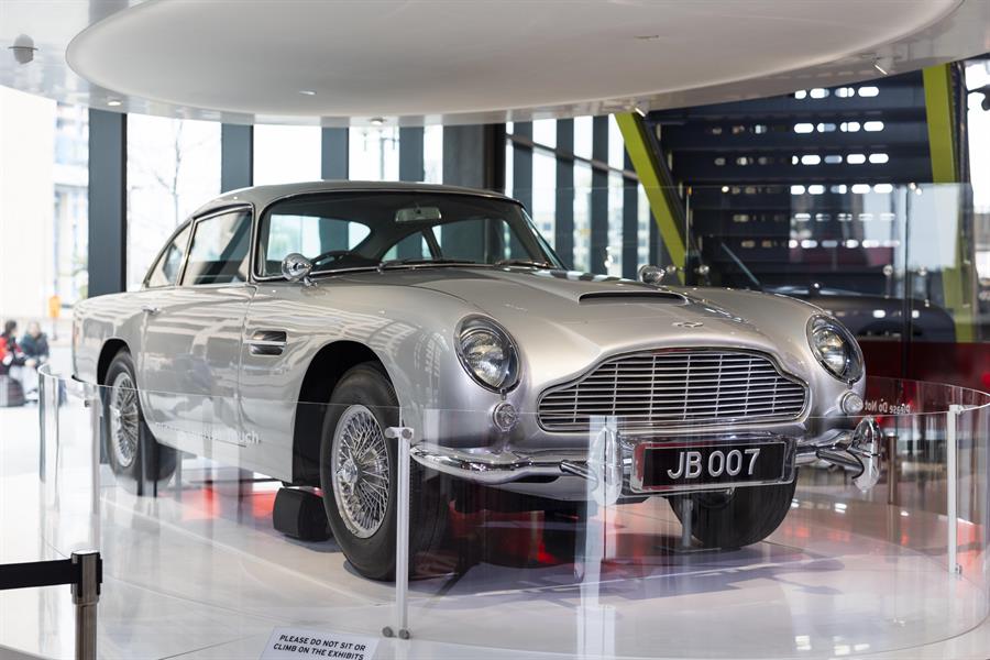 exhibition 'Bond in Motion' (1)