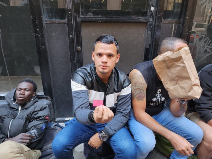 Nueva York se enfrenta desde hace casi ya dos años a una crisis de asilo por la gran cantidad de personas que llegan cada día.