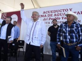 l López Obrador (c) durante un acto protocolario en el municipio de Cajeme