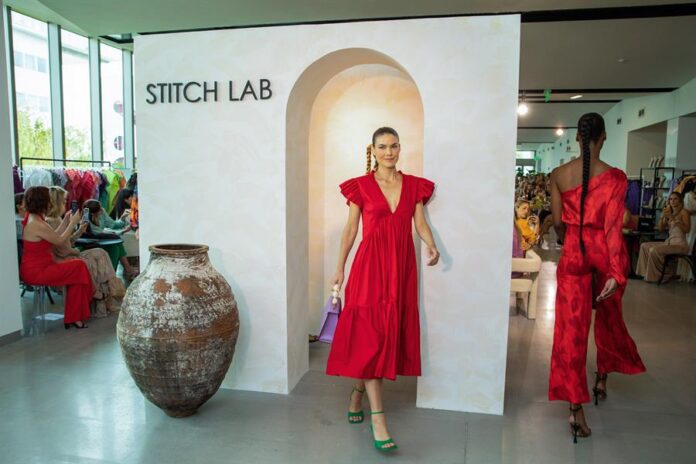 modelos desfilando las creaciones presentadas en esta reconocida incubadora de la industria de la moda