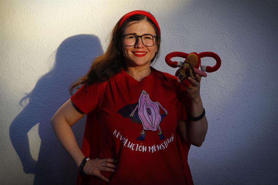 Ana Raquel Gonz&aacute;lez, educadora menstrual, posa durante una entrevista con EFE, el 7 de marzo de 2024, en Guadalajara, Jalisco, M&eacute;xico.