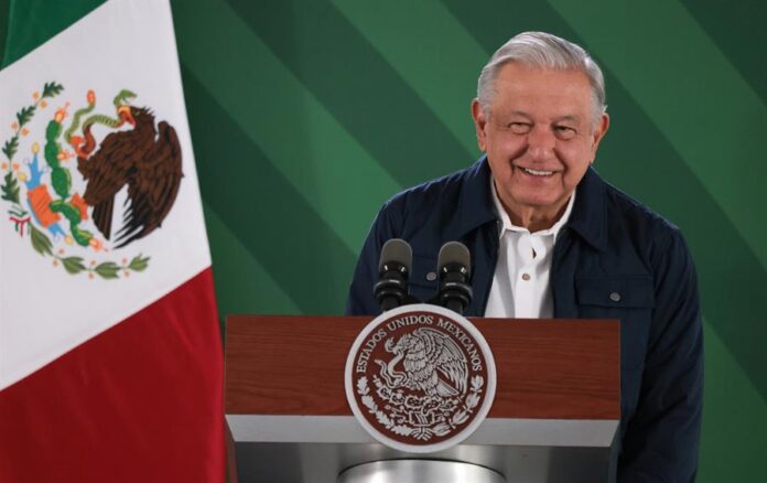 El mandatario pidió el martes aplazar hasta después de las elecciones del 2 de junio la discusión en el Congreso de las reformas.
