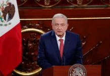 López Obrador advierte de que México no aceptará deportaciones por la "draconiana" ley migratoria de Texas López Obrador ha resaltado que a "quienes aplican estas medidas injustas" les gusta rezar, si bien "se les olvida" también "que en la Biblia se habla de tratar bien al forastero".