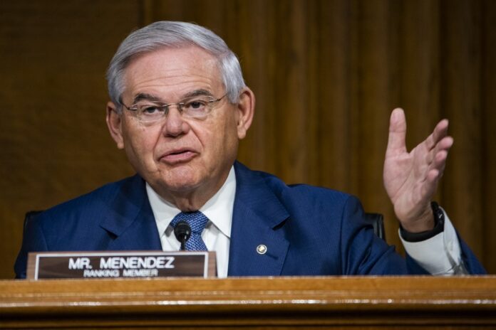 Pompeo testifies before Senate Foreign Relations Committee on Capitol Hill La acusación se extiende a su esposa, Nadine Arslanian, y a los empresarios Wael Hana y Fred Daibes, que acudieron hoy al tribunal y también se declararon no culpables.