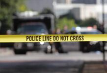 Un hombre armado a la fuga mata al menos a tres personas en Pensilvania Un hombre armado ha matado a tres personas en la comunidad de Falls, en el este del estado de Pensilvania.