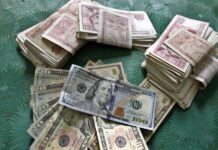 Cuba busca ordenar su caos monetario: tres dividas, cuatro tipos de cambio y dos mercados Billetes que circulan en Cuba este viernes, en La Habana Cuba.