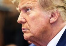El expresidente Donald Trump asistió este jueves en Nueva York al velatorio del policía Jonathan Diller, asesinado el martes en una parada de tráfico.