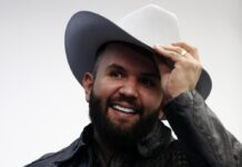 El cantante de música regional mexicana Carín León1
