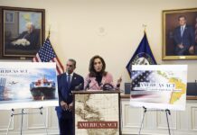 El congresista demócrata por Nueva York, Adriano Espaillat, habla junto a la congresista republicana por Florida, María Elvira Salazar (1)