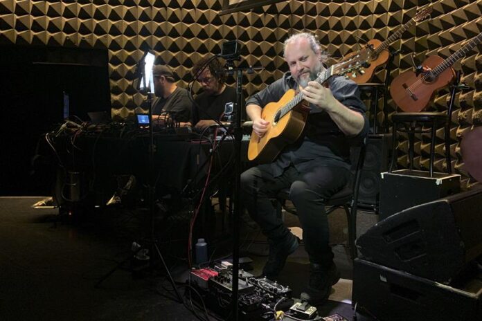El guitarrista sevillano Raúl Cantizano, con Zona acordonada, ha cerrado esta noche la XXIII edición del Flamenco Festival Nueva York