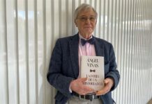 En este libro, Viñas repasa una vida en la que ha alternado la investigación histórica con el trabajo diplomático o de funcionario internacional de alto nivel.