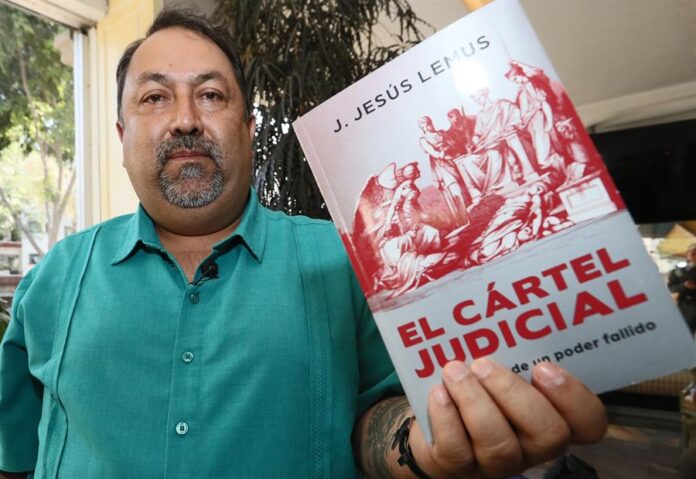 El periodista mexicano J. Jesús Lemus El periodista mexicano J. Jesús Lemus