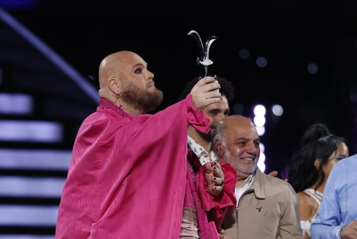 El público de la Quinta Vergara y los espectadores de televisión decidieron premiar la interpretación de Ramil de la canción 'La última vez', coescrita con Ángela Dávalos y Paty Cantú.