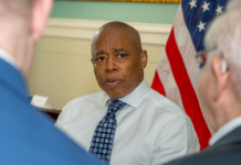 La gestión del alcalde de Nueva York, Eric Adams, casi desde su inicio, ha estado marcada por controversias y situaciones problemáticas