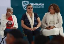 Familiares de víctimas de personas desaparecidas y asesinadas, participan en un acto publico de disculpas del gobierno federal