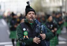 El desfile, que data de 1762 y reúne a unas 150.000 personas en su comitiva, partió a las 11 de la mañana desde el centro de Manhattan y recorrió la Quinta Avenida, pasando por la Catedral de San Patricio, hasta el barrio del Upper East Side, paralelo a Central Park.