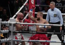 Youtuber Jake Paul consigue su novena victoria como boxeador al vencer a Ryan Bourland Jake Paul (d) pelea contra Ryan Bourland