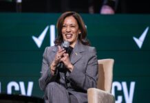 Realizan una protesta simbólica en San Juan en contra de la visita de Kamala Harris