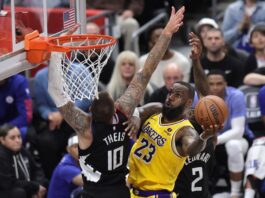LeBron y Bronny James, padre e hijo debutan juntos en la pretemporada de la NBA LeBron James