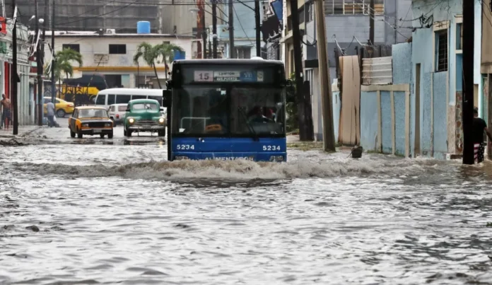 Varias zonas de las provincias Pinar del Río (extremo occidental), La Habana, Matanzas, Artemisa y Mayabeque permanecían sin corriente eléctrica hasta el momento.