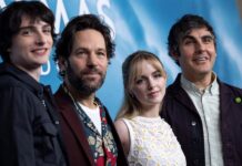 Los actores Finn Wofhard, Paul Rudd y McKenna Grace y el direcotr de cine Gil Kenan posan durante la presentación del estreno de Cazafantasmas.